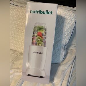Nutribullet 500 series white mixer blender new in box